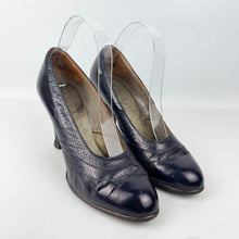 Load image into Gallery viewer, Original 1930's 1940's Navy Leather High Court Shoes - UK 6