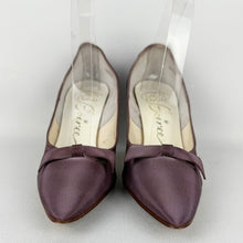 Load image into Gallery viewer, Original 1950's Dolcis Soiree Stiletto Shoes in Lavender Purple - Size 5.5 6