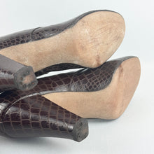 Load image into Gallery viewer, Original 1940's Vanity Brown Leather Mock Croc High Court Shoes - UK 5.5 6 *