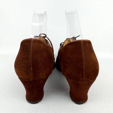 Load image into Gallery viewer, Original Late 1930's or Early 1940's Clarks Chocolate Brown Lace Up Shoes - Size 6 6.5