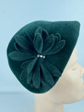 Load image into Gallery viewer, Original 1950’s Bottle Green Felt Hat With Pretty Felt Flower Trim *