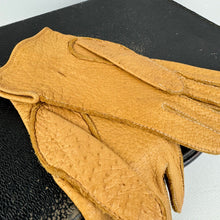 Load image into Gallery viewer, Original 1940's or 1950's Men's Tan Pig Skin Leather Gloves - Size 8.5 *