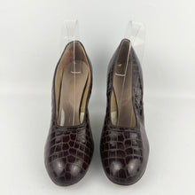 Load image into Gallery viewer, Original 1940's Vanity Brown Leather Mock Croc High Court Shoes - UK 5.5 6 *