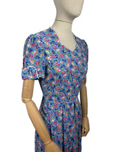 Load image into Gallery viewer, Original 1940's Classic Cotton Day Dress in Blue, Purple, Pink and White - Bust 34”