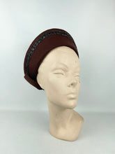 Load image into Gallery viewer, Original 1940’s Warm Brown Felt Bonnet Hat with Lacquered Raffia Trim *