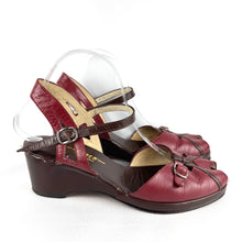 Load image into Gallery viewer, Re-Mix Vintage 1940's Style Peep Toe Wedge Sandals in Brown and Red - UK 7