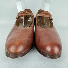 Load image into Gallery viewer, Incredible Original 1940's CC41 Brown Leather Studded Hiking Shoes - Size 6 *
