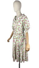 Load image into Gallery viewer, Original 1950's 1960's Petite Fit Crisp Cotton Day Dress in Pink and Green - Bust 32 34 *