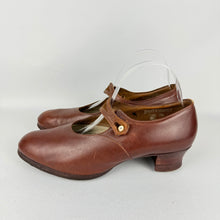 Load image into Gallery viewer, Incredible Original 1940's CC41 Brown Leather Studded Hiking Shoes - Size 6 *