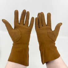 Load image into Gallery viewer, Beautifully Soft Vintage 1950's Rust Suede Ladies Gloves *
