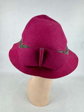 Load image into Gallery viewer, Original 1940's Burgundy Felt Fedora Hat with Grey Leather Scalloped Trim and Bow Detail
