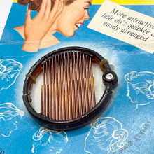 Load image into Gallery viewer, Vintage 1940's 1950's Duchesse Hi-Style Ring Comb Hair Clip in Brown Plastic on Original Sales Card