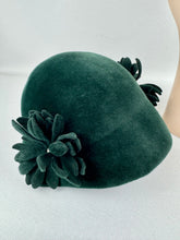 Load image into Gallery viewer, Original 1950’s Bottle Green Felt Hat With Pretty Felt Flower Trim *
