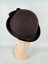 Load image into Gallery viewer, Original 1940's Dark Chocolate Brown Felt and Velvet Hat with Bow Trim By Jacoll