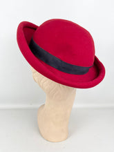Load image into Gallery viewer, Original 1940's Cherry Red Felt Hat with Navy Blue Grosgrain Trim
