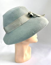 Load image into Gallery viewer, Original 1940's Joseph Horne Co Pale Blue Felt Hat with Grosgrain Bow Trim