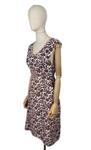 Load image into Gallery viewer, Original 1940's CC41 Brown and White Cotton Apron in Floral Print - Bust 34 36