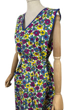 Load image into Gallery viewer, Original Volup 1940's Floral Cotton Apron - Great Chore Dress - Would Make A Great Summer Dress - Bust 42 44 *