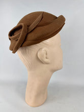 Load image into Gallery viewer, Original 1940's Mid Brown Felt Hat with Plaited Felt Trim
