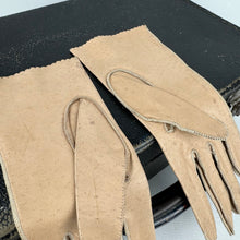 Load image into Gallery viewer, Original 1930's Blush Pink Pig Skin Leather Gloves with Punch Detail and Scallop Trim by Morley - Size 6
