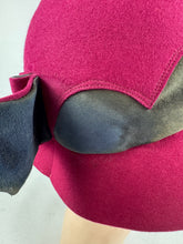 Load image into Gallery viewer, Original 1940's Burgundy Felt Fedora Hat with Grey Leather Scalloped Trim and Bow Detail