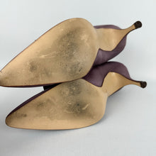 Load image into Gallery viewer, Original 1950's Dolcis Soiree Stiletto Shoes in Lavender Purple - Size 5.5 6