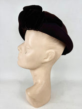 Load image into Gallery viewer, Original 1940's Dark Chocolate Brown Felt and Velvet Hat with Bow Trim By Jacoll