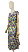 Load image into Gallery viewer, Original Volup 1940's Floral Cotton Apron - Great Chore Dress - Would Make A Great Summer Dress - Bust 42 44 *