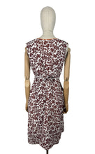 Load image into Gallery viewer, Original 1940's CC41 Brown and White Cotton Apron in Floral Print - Bust 34 36