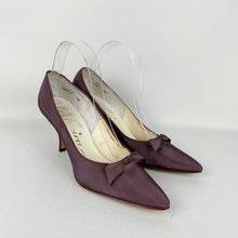 Load image into Gallery viewer, Original 1950's Dolcis Soiree Stiletto Shoes in Lavender Purple - Size 5.5 6