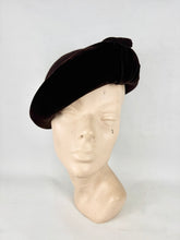 Load image into Gallery viewer, Original 1940's Dark Chocolate Brown Felt and Velvet Hat with Bow Trim By Jacoll
