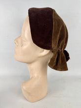 Load image into Gallery viewer, Original Late 1940's Two Tone Brown Velvet Hat with Bow Trim