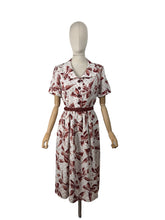 Load image into Gallery viewer, Original 1940's Fabulous Bow and Umbrella Novelty Print Linen Belted Day Dress - Bust 36