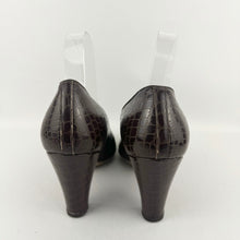 Load image into Gallery viewer, Original 1940's Vanity Brown Leather Mock Croc High Court Shoes - UK 5.5 6 *