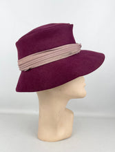 Load image into Gallery viewer, Original 1940's Burgundy Felt Fedora with Pink Pleated Trim