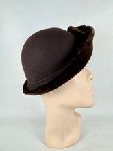 Load image into Gallery viewer, Original 1940's Dark Chocolate Brown Felt and Velvet Hat with Bow Trim By Jacoll