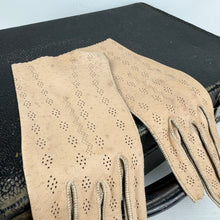 Load image into Gallery viewer, Original 1930's Blush Pink Pig Skin Leather Gloves with Punch Detail and Scallop Trim by Morley - Size 6