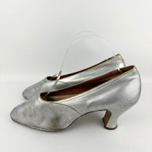 Load image into Gallery viewer, Original 1920's Bourne & Hollingsworth Silver Leather Court Shoes - Narrow Size 4 *