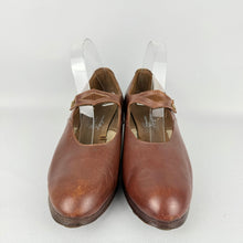 Load image into Gallery viewer, Incredible Original 1940's CC41 Brown Leather Studded Hiking Shoes - Size 6 *