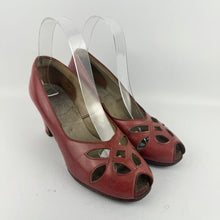 Load image into Gallery viewer, Original 1940's A Krayson Model Red Leather Peeptoe Court Shoes - UK 4