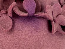 Load image into Gallery viewer, Original 1950's Mauve Pink Felt Hat with Pretty Felt Flower Detail *