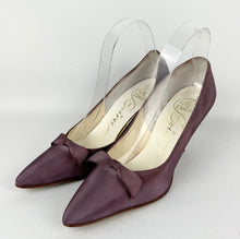 Load image into Gallery viewer, Original 1950's Dolcis Soiree Stiletto Shoes in Lavender Purple - Size 5.5 6