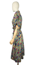 Load image into Gallery viewer, Original 1950's Bold Floral Crisp Cotton Belted Chore Dress by Banner - Blue with Pink Roses - Bust 40 *