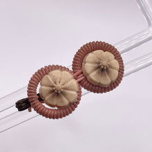 Load image into Gallery viewer, Original 1940's Pale Pink Wartime Make Do and Mend Wire Brooch with Double Button Decoration *