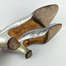 Load image into Gallery viewer, Original 1920's Bourne & Hollingsworth Silver Leather Court Shoes - Narrow Size 4 *