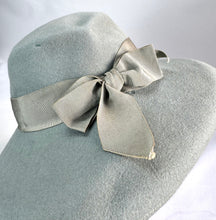 Load image into Gallery viewer, Original 1940's Joseph Horne Co Pale Blue Felt Hat with Grosgrain Bow Trim