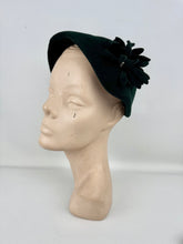 Load image into Gallery viewer, Original 1950’s Bottle Green Felt Hat With Pretty Felt Flower Trim *