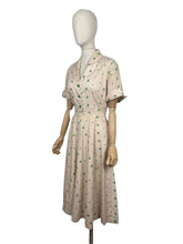 Load image into Gallery viewer, Original 1940's 1950's Beige Cotton Day Dress with Vibrant Green Bow Embroidery - Bust 38 *