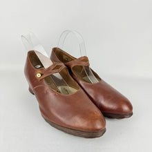 Load image into Gallery viewer, Incredible Original 1940's CC41 Brown Leather Studded Hiking Shoes - Size 6 *
