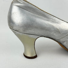Load image into Gallery viewer, Original 1920's Bourne & Hollingsworth Silver Leather Court Shoes - Narrow Size 4 *